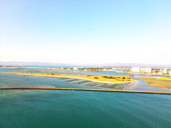 海の上でドローン撮影